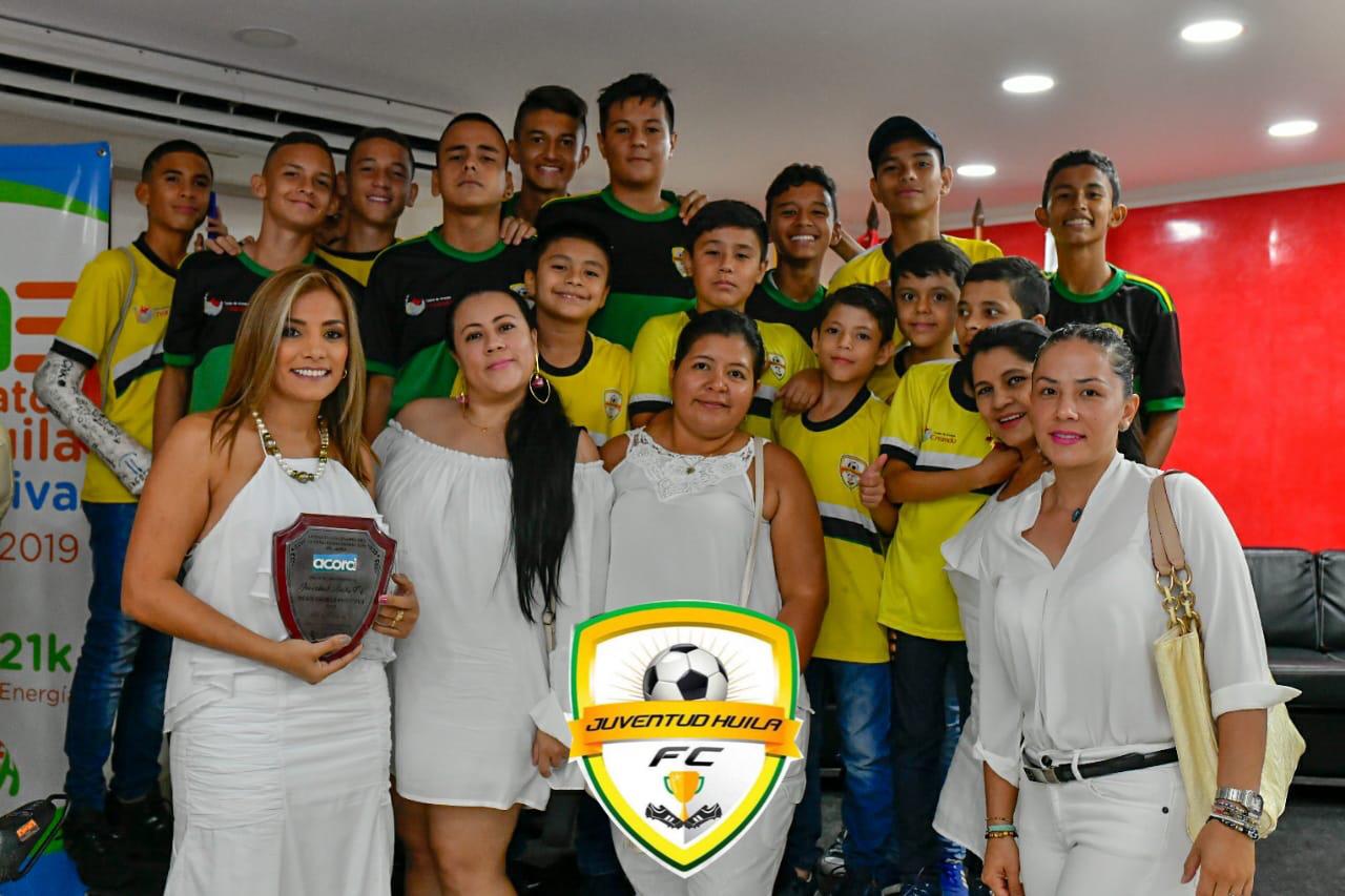 El Club Juventud Huila de Paola Mora en Creando se llevó el título a Mejor Escuela.